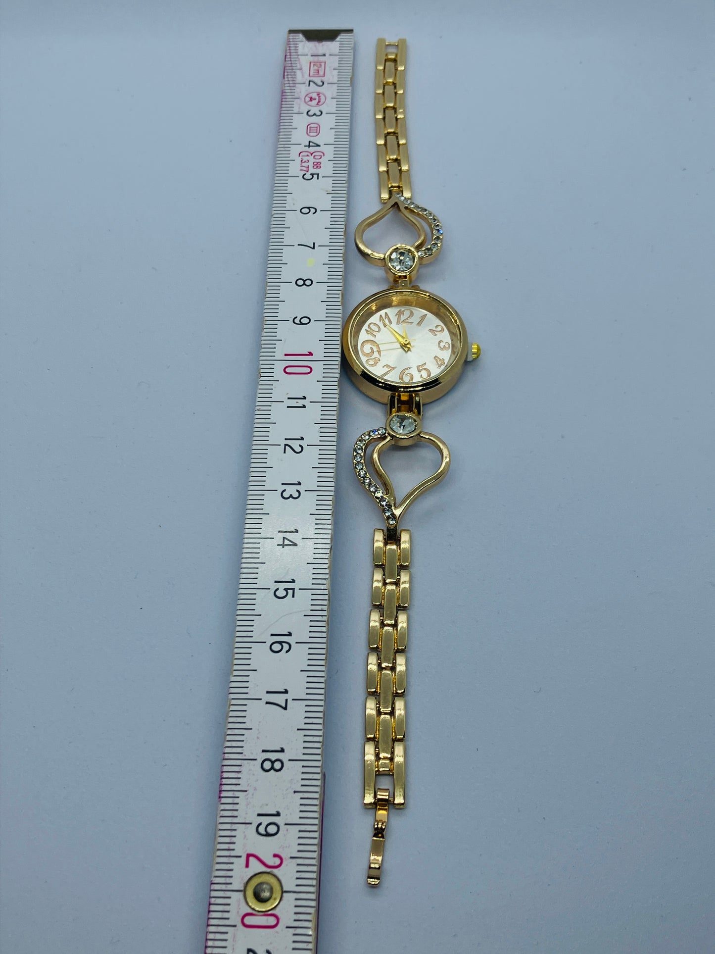 Damklocka med guldfärgat hjärtformat armband